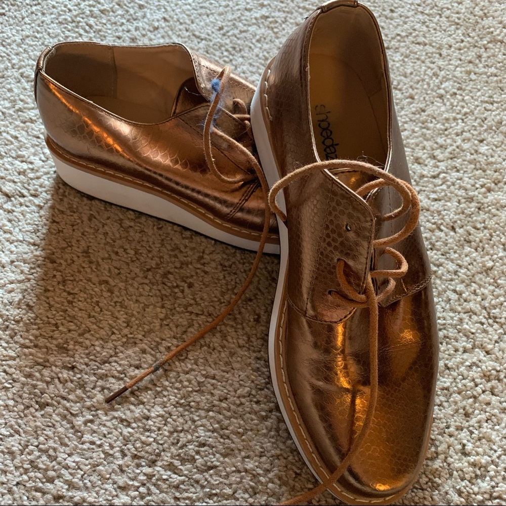 Gold sneakers, size: 7